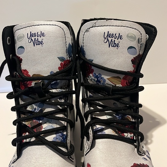 Floral Combat Boots - Picture 4 of 6